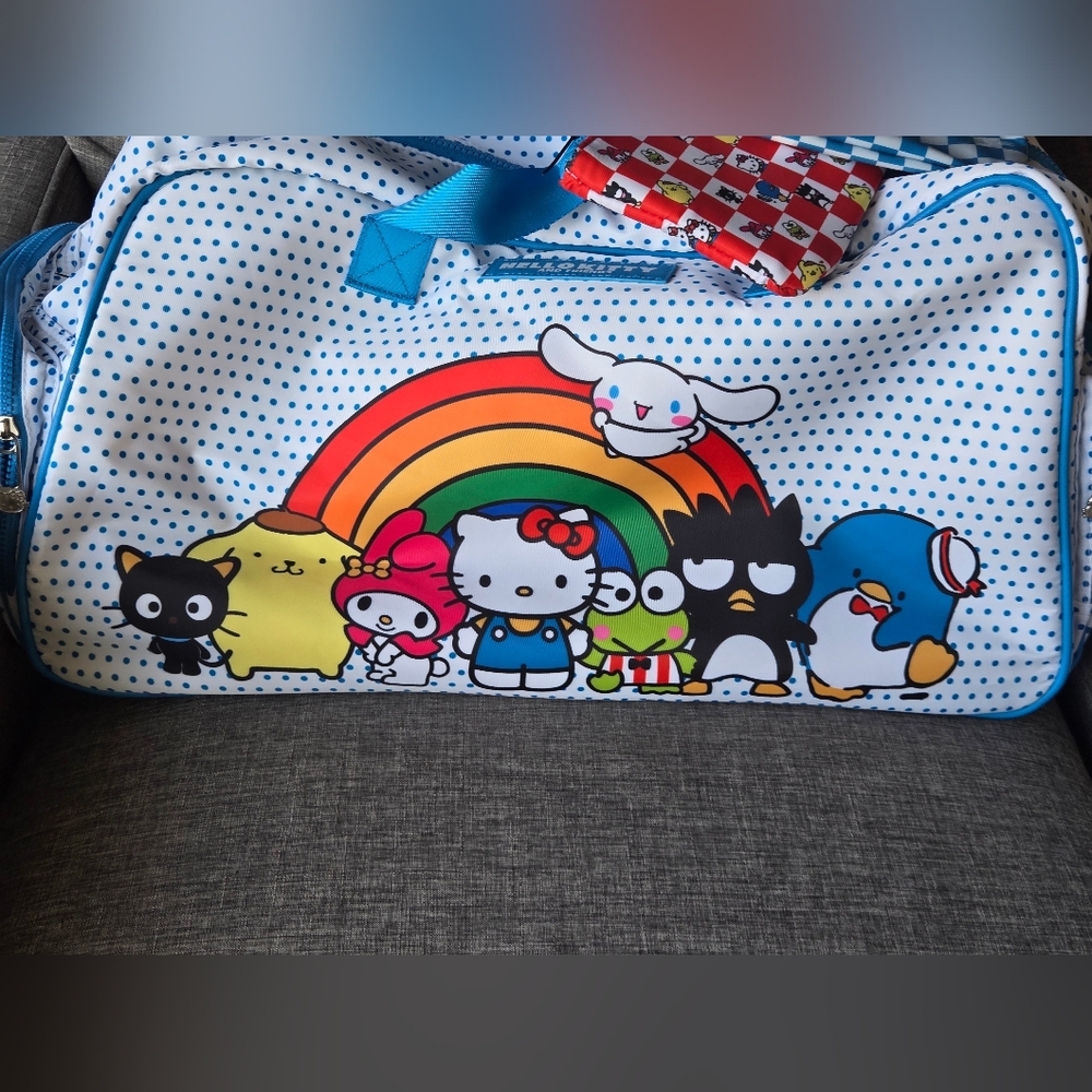 Hello Kitty Sanrio Duffel Travel Weekender Bag Bioworld W/ Strap And 2 Pouches - Picture 3 of 14